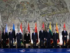 epa04531368 Heads of governments are seen during the family photo during the Third meeting of heads of government of China and central and eastern European countries in Belgrade, Serbia, 15 December 2014. The meeting taking place between 15 - 17 December 2014 strives to provide the continuation of joint efforts to strengthen cooperation between China and the Central and Eastern European countries. EPA/ANDREJ CUKIC