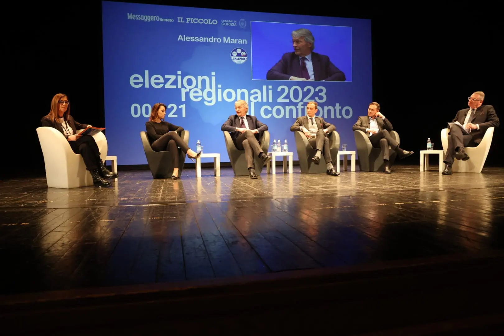 I candidati sul palco