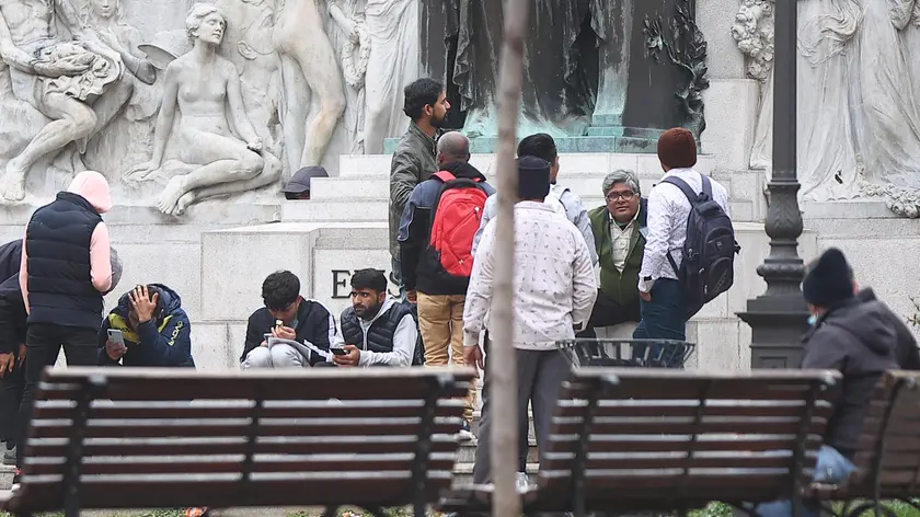 Migranti in piazza Libertà a Trieste