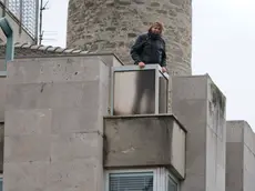 Il sindacalista sul tetto di Insiel (Foto Massimo Silvano)
