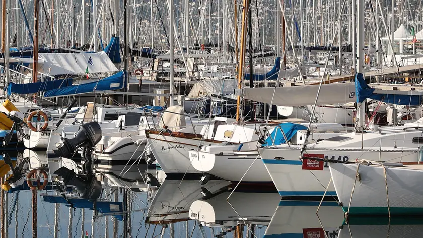 Barche a vela e a motore ormeggiate a Trieste