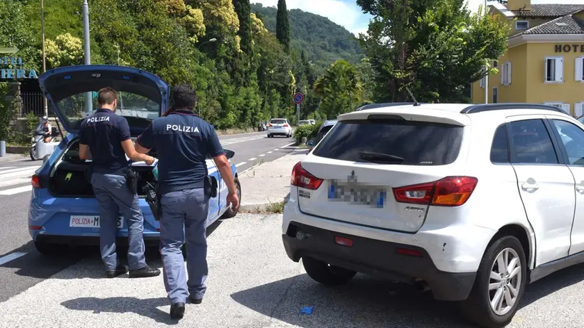 Foto BRUNI Trieste 10-07-.2020 Barcola: inseguimento con sparatoria della Polizia-l'auto del fuggitivo