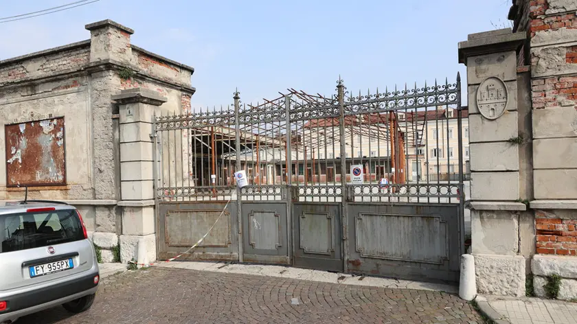 L’area di sosta dell’ex mercato all’ingrosso che è stata chiusa per consentire i lavori (Bumbaca)