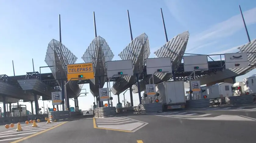 Il casello del Telepass "incriminato" (Foto Bumbaca)