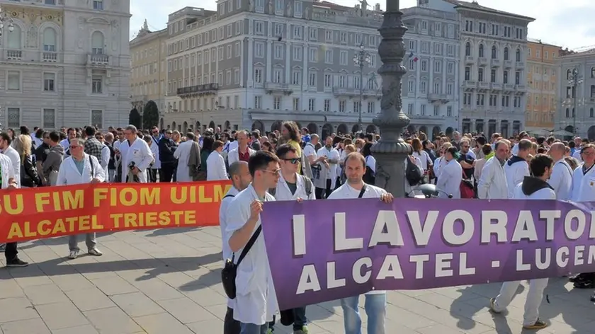 Foto Bruni 25.04.15 Alcatel: manifestazione con sindacati dalla Serracchiani