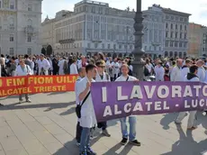 Foto Bruni 25.04.15 Alcatel: manifestazione con sindacati dalla Serracchiani