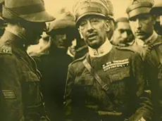 GABRIELE D'ANNUNZIO A FIUME FOTOGRAFIA ESPOSTA NELLA MOSTRA 'VEDERE LA STORIA: LA COLLEZIONE FOTOGRAFICA DEL MUSEO CENTRALE DEL RISORGIMENTO DALL'800 AL MILITE IGNOTO'. UNA SELEZIONE DI IMMAGINI RARE E SIGNIFICATIVE A CURA DI MARCO PIZZO E CON LA COLLABORAZIONE DELL'ARCHIVIO STORICO LUCE. DALLE 10 ALLE 18 ESCLUSO IL LUNEDI'. INGRESSO GRATUITO. MUSEO CENTRALE DEL RISORGIMENTO. VIA DI SAN PIETRO IN CARCERE, ROMA.