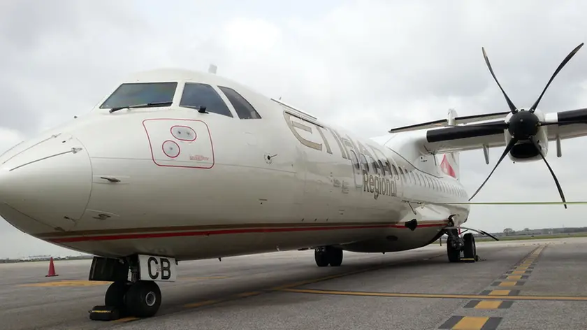 Un aereo all'aeroporto di ronchi