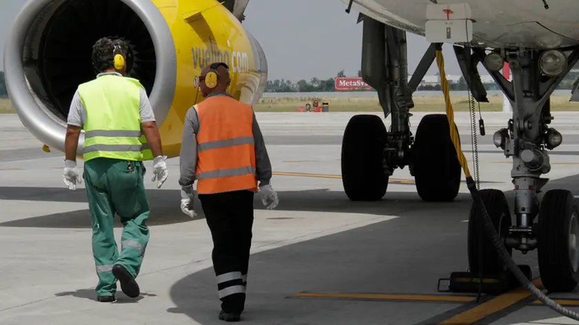 Bonaventura Monfalcone-13.06.2015 Battesimo d'acqua primo volo a Ronchi della Vueling e Aeroporto FVG-Ronchi dei Legionari-foto di Katia Bonaventura