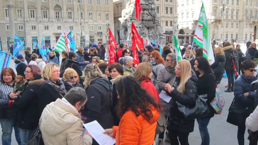 Lasorte Trieste 02/03/17 - Piazza Unità, Sala Giunta, Sciopero Addetti Mense Scolastiche