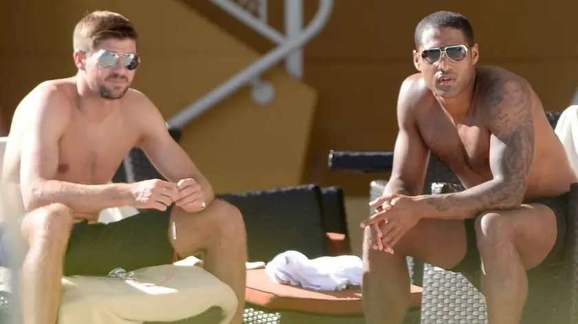 EXCLUSIVE TO INF. ALL-ROUNDER. £750 MINIMUM FEE APPLIES..June 5, 2014: Steven Gerrard and Glen Johnson along with other England World Cup players and coaches relax by the hotel pool on their day off in Miami, Florida..Mandatory Credit: INFphoto.com Ref: infusmi-13