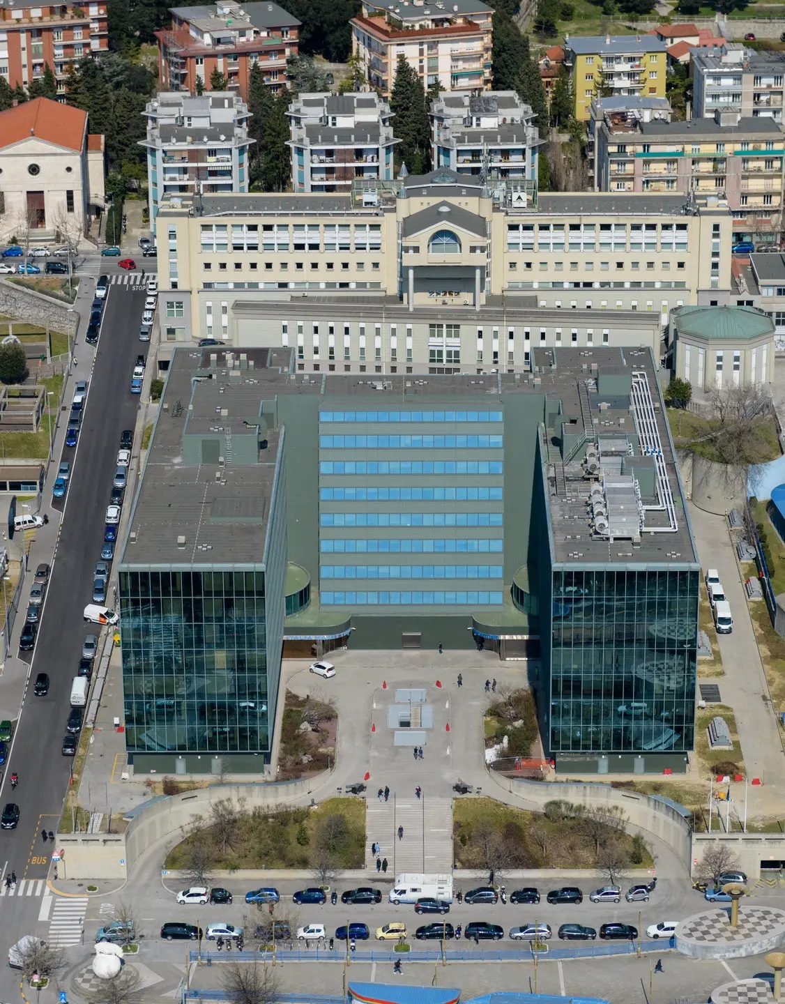 Una foto aerea del palazzo della Marineria a Trieste dove ha sede il centro di cyber-security di Fincantieri