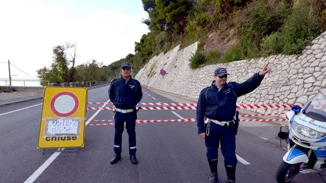 Foto Bruni 14.10.12 Frana in Costiera-traffico deviato in strada del Friuli a senso unico-v.le Miramare bloccato