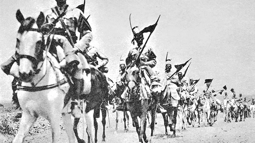 Truppe coloniali italiane avanzano verso Addis Abeba durante la guerra condotta in Etiopia dal regime