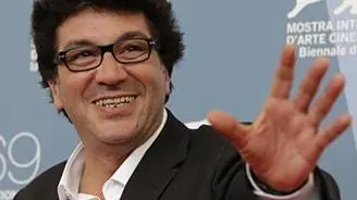 Il regista Daniele Ciprì inizierà tra poco le riprese del suo prossimo film, “Infinito padre”