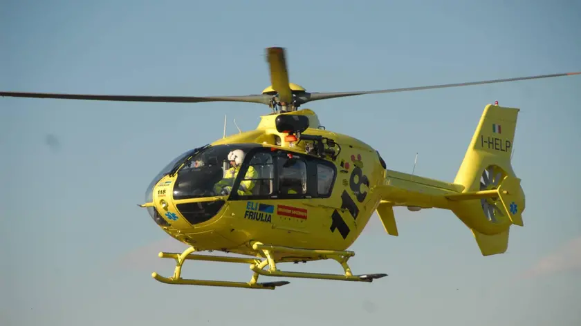 La donna è stata soccorsa da un elicottero del 118