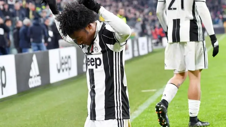 Juventus's Juan Cuadrado jubilates after scoring the goal during the Italian SERIE A soccer match Juventus vs Inter at Juventus Stadium in Turin, Italy, 5 February 2017 ANSA/ALESSANDRO DI MARCO