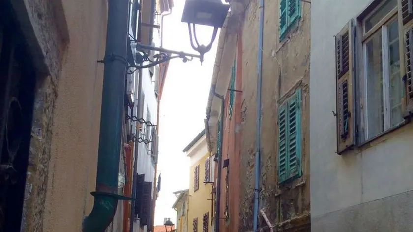 Uno scorcio di Calle Parini a Muggia dove si trova l’immobile conteso