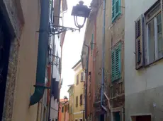 Uno scorcio di Calle Parini a Muggia dove si trova l’immobile conteso