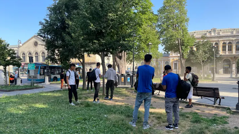 Piazza libertà sabato mattina, il giorno dopo lo sgombero del Silosi di Trieste