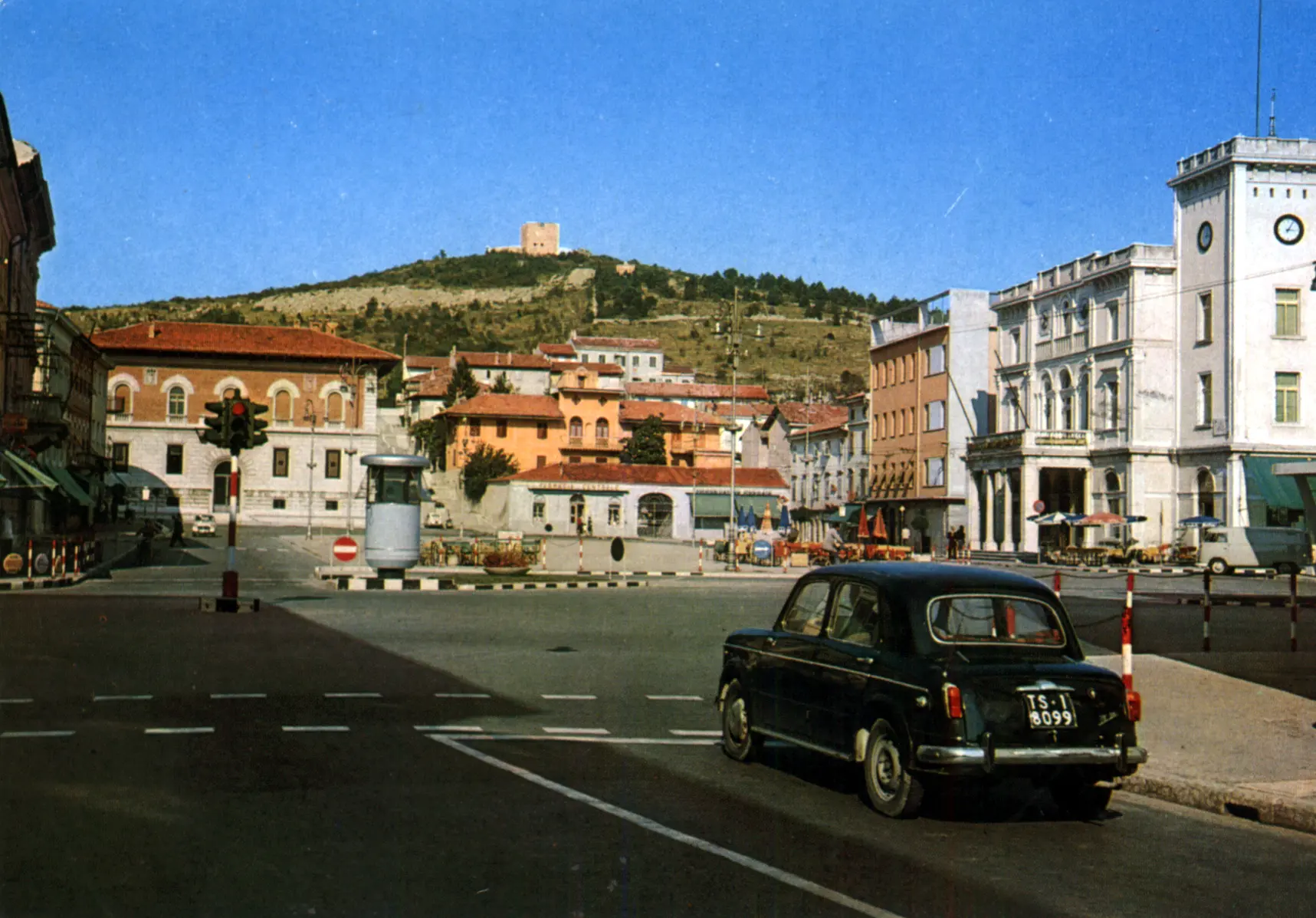 Una foto d'epoca di piazza Repubblica