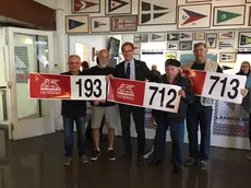 I primi iscritti alla Barcolana 48 con il presidente di Svbg, Mitja Gialuz