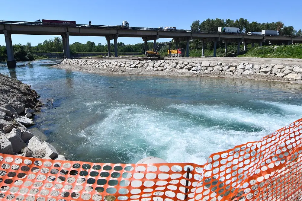 18 luglio 2017 Autovie Venete Autostrada A4, cantieri terza corsia, conci, cartelloni stradali, cantiere sul Tagliamento, caselli autostradali, turismo, avvisi vs furti e abbandono animali, Alvisopoli. Copyright Foto Petrussi / Ferraro Simone