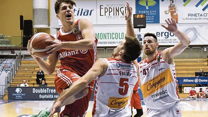 Foto BRUNI Trieste 18.04.21 Basket serie A1: Basket serie A1: Allianz Trieste- Pesaro--laquintana