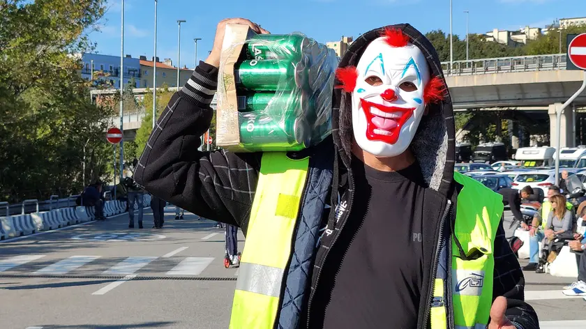 Lasorte Trieste 16/10/21 - Porto Varco 4 Molo VII, Protesta Portuali No Green Pass