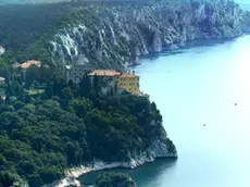 Un’immagine delle falesie e del castello di Duino