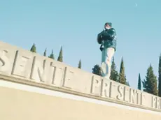 Il rapper Justin Owusu che aveva realizzato il video musicale sulla scalinata del Sacrario di Redipuglia