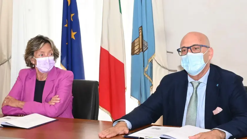 Foto BRUNI Trieste 16.06.21 Regione FVG: donazione defibrillatori CRT- la firma