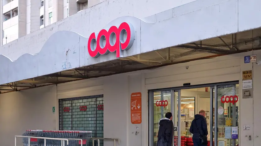 Il punto vendita orami chiuso delle Coop a Poggi Paese