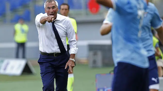 L'allenatore della Lazio Edoardo Reja durante la partita di serie A Lazio-Genoa, 18 settembre 2011 a Roma. ANSA/ALESSANDRO DI MEO
