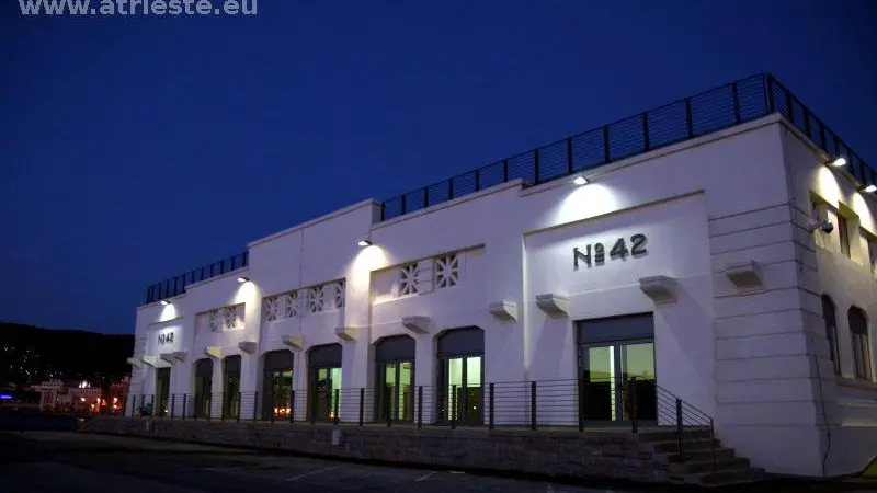 Il Magazzino 42 della Stazione Marittima: da terminal crociere a balera