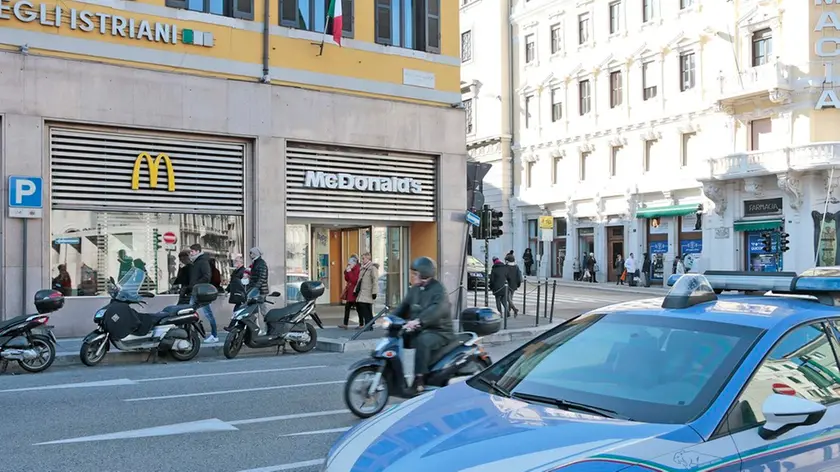 Silvano Trieste 2018-02-10 Piazza Goldoni, Sala Bingo e McDonald's sotto controllo dalla Polizia