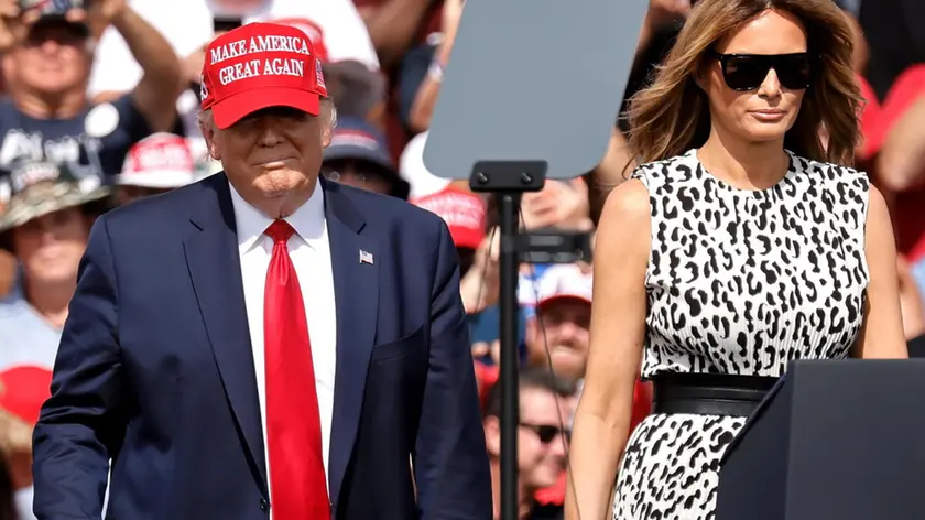 Trump accanto a Melania durante la campagna elettorale