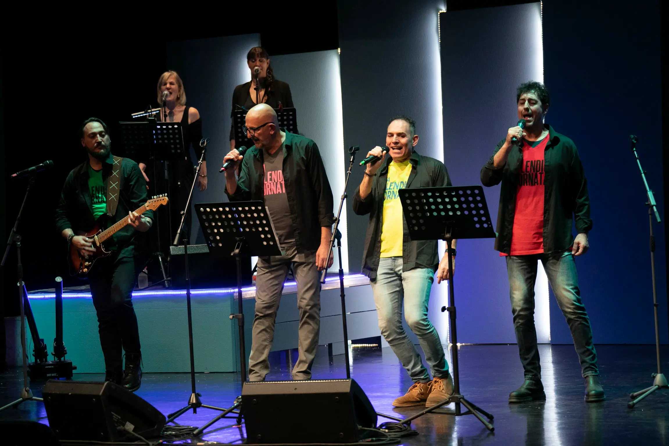 Trionfo di partecipazione e di pubblico al 18° CantaFestival de la Bisiacaria, il cosiddetto “Sanremo bisiaco” edizione 2022, in programma al Teatro Comunale di Monfalcone. A vincere con 412 voti, tra una pioggia di coriandoli e di applausi la canzone “Al pianista e la balarina”, un brano cantato da Manuel Dominko di Gorizia e Martina Zerjal di Trieste (testo di Marco Giovanetti, musica di Manuel Dominko). La coppia ha ricevuto il premio dal sindaco Anna Maria Cisint e dal presidente della Pro loco Giorgio Iuretta. Le foto sono di Katia Bonaventura