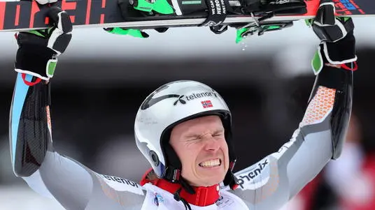 epa08086752 Winner Henrik Kristoffersen of Norway celebrates in the finish area for the men's Giant Slalom race at the FIS Alpine Skiing World Cup event in Alta Badia, Italy, 22 December 2019. EPA/ANDREA SOLERO