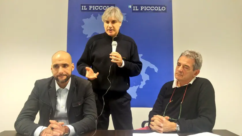 Nella foto, a sinistra il giornalista e moderatore Gianpaolo Sarti; al centro il vicedirettore Alberto Bollis e a destra il pediatra Andrea de Manzini