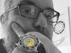 Andrea Zamola con l’orologio creato e battezzato “Banana Rising"