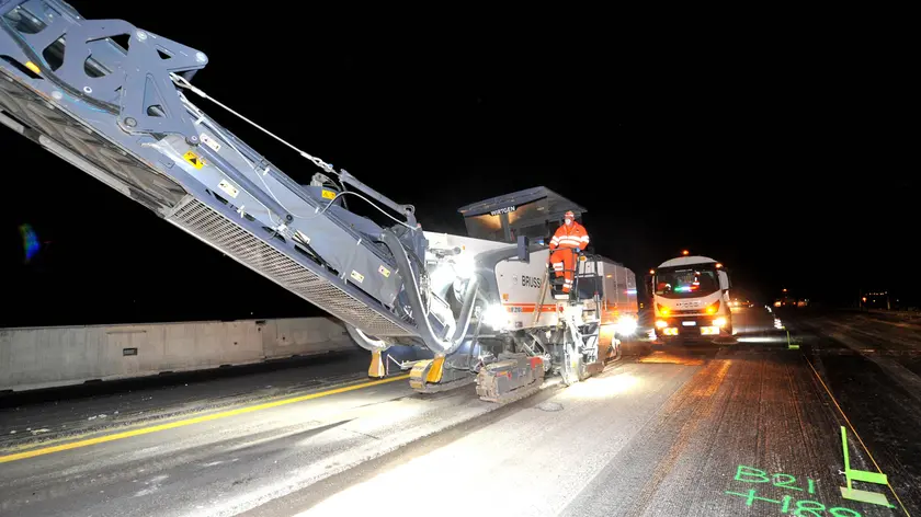 Lavori di asfaltatura sull'A4