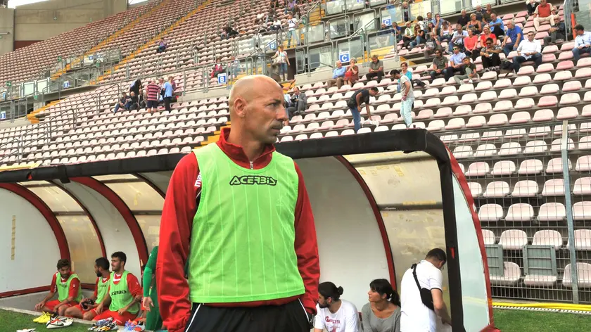 L'ormai ex allenatore della Triestina, Masitto, durante il match contro il Calvi Noale