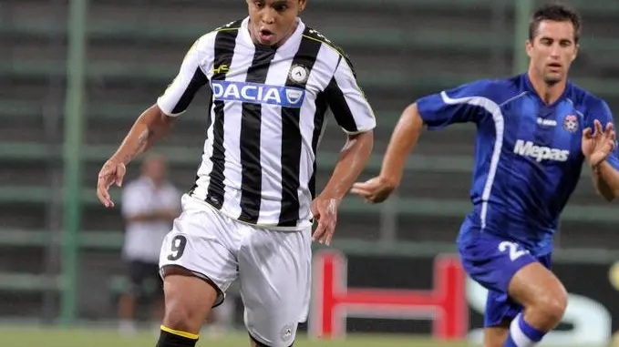 Luis Muriel (L) of Udinese and Zoran Plazonic of Siroki in action during the UEFA Europa League third qualifiying round soccer match between Udinese Calcio and Siroki Brijeg at Nereo Rocco stadium in Trieste, Italy, 08 August 2013..ANSA/ANDREA LASORTE