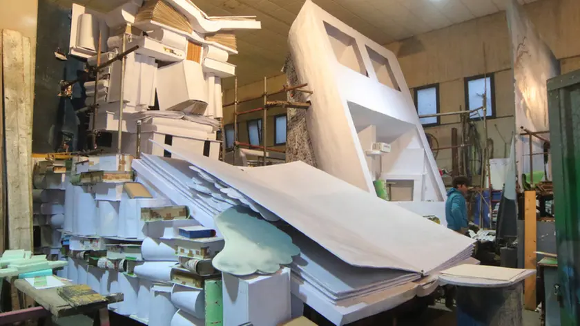 Lasorte Trieste 13/02/17 - Muggia, Allestomento, Lavori, Carri di Carnevale, Compagnia Brivido, Sfumature di Libri