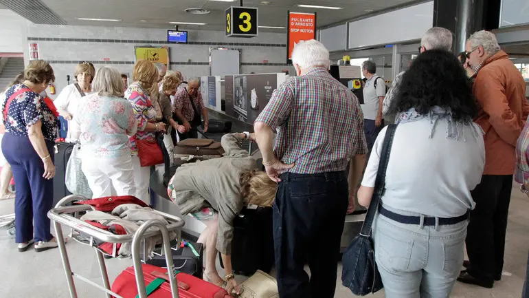 Bonaventura Monfalcone-13.06.2015 Battesimo d'acqua primo volo a Ronchi della Vueling e Aeroporto FVG-Ronchi dei Legionari-foto di Katia Bonaventura