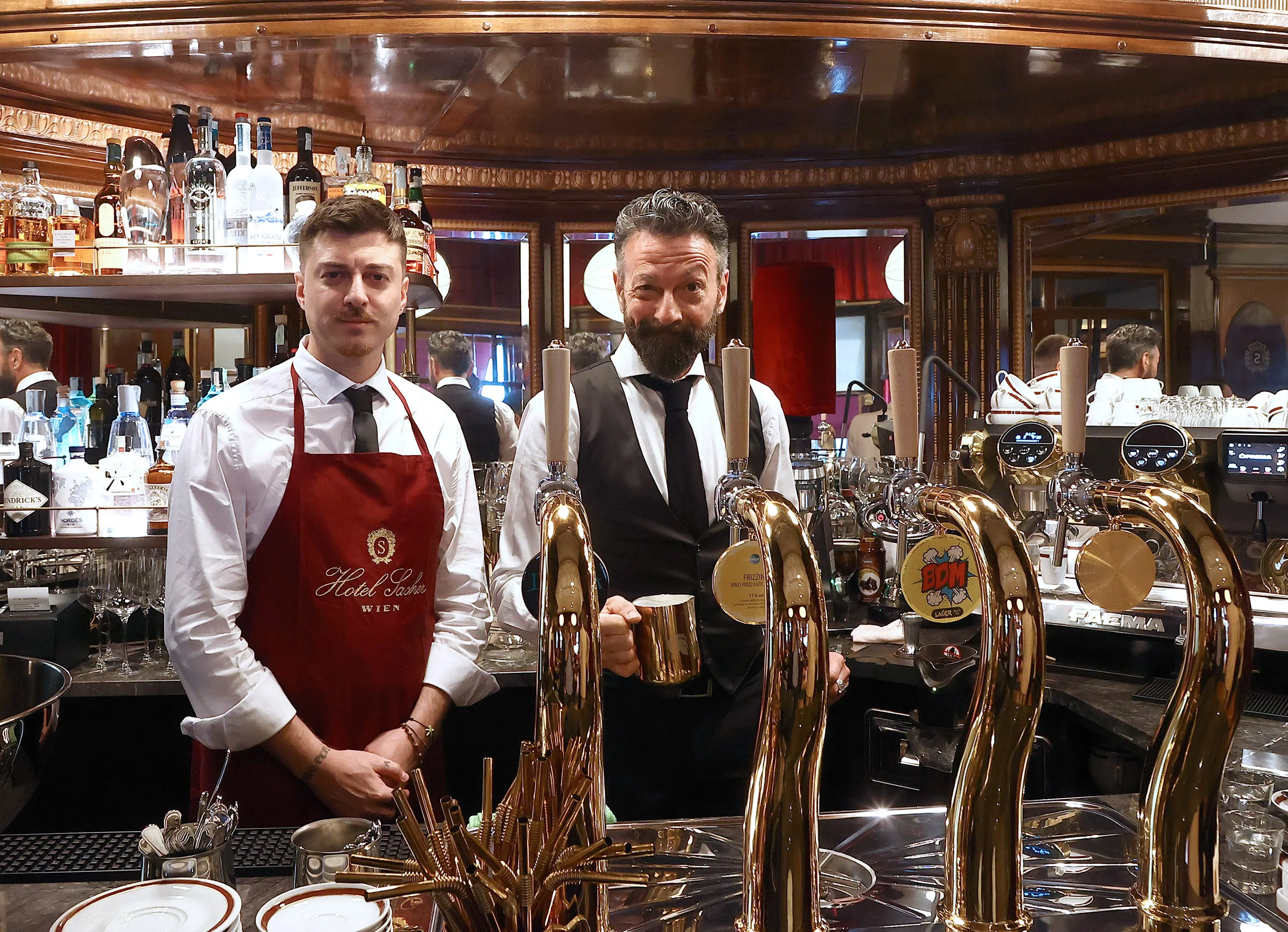 Lasorte Trieste 01/06/23 - Via Dante, Apertura caffè Sacher