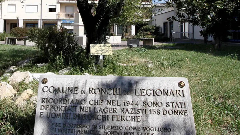 Bonaventura Monfalcone-05.10.2011 Piazza Oberdan-Ronchi dei Legionari-foto di Katia Bonaventura