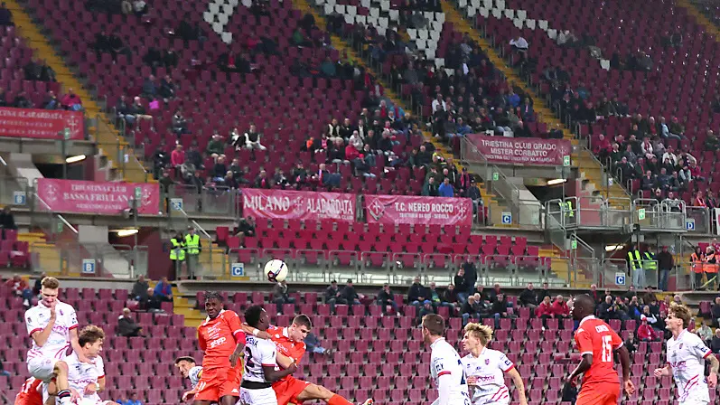 Lo stadio Rocco durante Triestina-Virtus Verona e sullo sfondo la gradinata Foto Andrea Lasorte