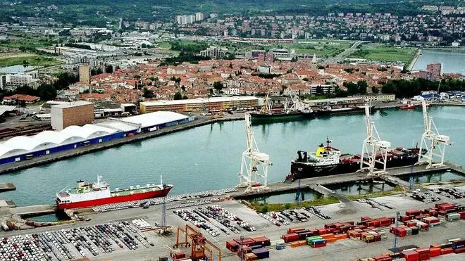 epa00161770 Undated recent picture of the Kopar Kopar harbour at the Slovenian coast, Slovenia 2002. EPA/STR